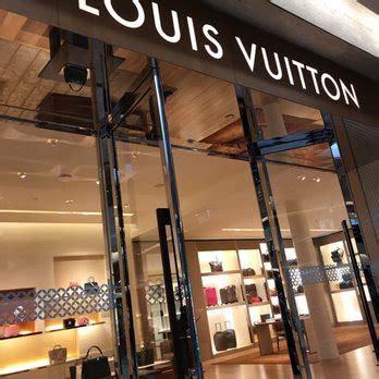 louis vuitton northbrook court